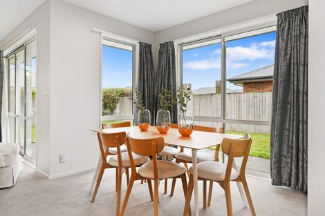 Photo of property in 8 Maple Place, Rangiora, 7400