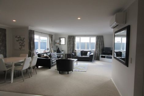 Photo of property in 8 Stone Street, Miramar, Wellington, 6022