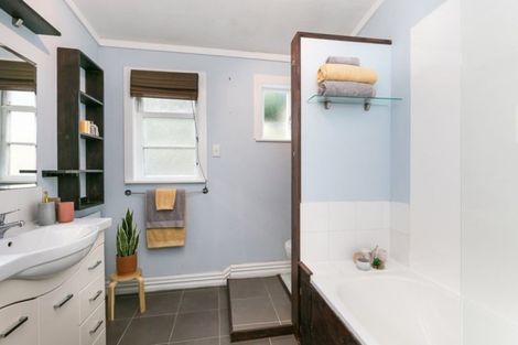 Photo of property in 11 Royal Street, Berhampore, Wellington, 6023