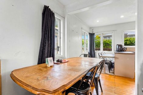 Photo of property in 48 Amberley Avenue, Te Atatu South, Auckland, 0610