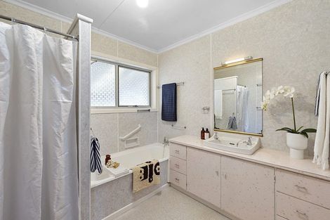 Photo of property in 43 Nevada Drive, Merrilands, New Plymouth, 4312