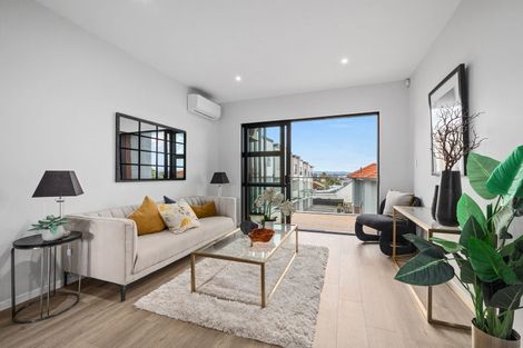 Photo of property in 2/1 Egremont Street, Belmont, Auckland, 0622