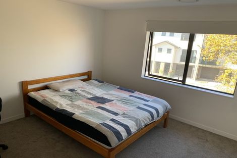 Photo of property in 8 Lilac Lane, Oteha, Auckland, 0632