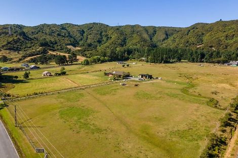 Photo of property in 150 Upper Fitzherbert Road, Wainuiomata, Lower Hutt, 5373