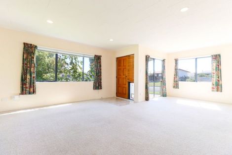 Photo of property in 75 Hillcrest Drive, Kelvin Grove, Palmerston North, 4414