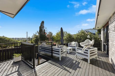 Photo of property in 2/102 Sandspit Road, Shelly Park, Auckland, 2014