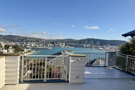 Photo of property in 45 The Crescent, Roseneath, Wellington, 6011