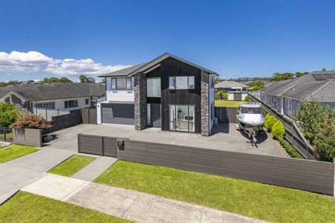 Photo of property in 7 Sir Lincoln Drive, Kumeu, 0810