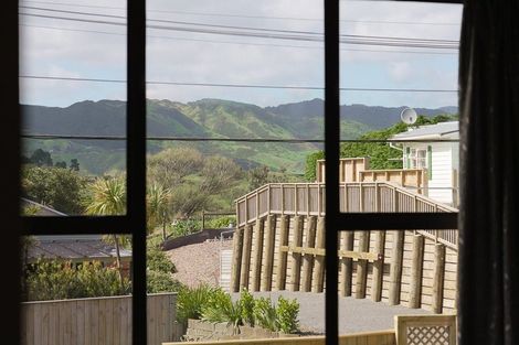 Photo of property in 11 Atua Street, Waikanae Beach, Waikanae, 5036