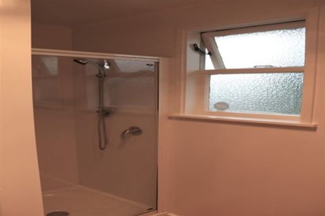 Photo of property in 15 Caen Road, Panmure, Auckland, 1072