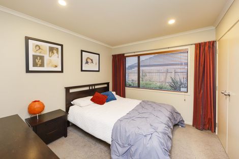 Photo of property in 5 Ron Place, Fitzherbert, Palmerston North, 4410