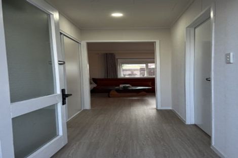 Photo of property in 2/40 Blacklock Avenue, Henderson, Auckland, 0612