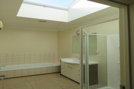 Photo of property in 55 Pioneer Road, Moturoa, New Plymouth, 4310