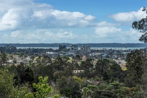 Photo of property in 21 Longfellow Parade, Glen Eden, Auckland, 0604