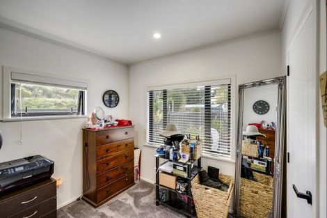 Photo of property in 76 Clarence Cox Crescent, Pirimai, Napier, 4112