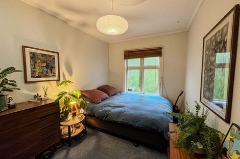 Photo of property in 1 Hungerford Road, Lyall Bay, Wellington, 6022