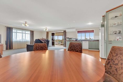 Photo of property in 82 Rototuna Road, Rototuna, Hamilton, 3210