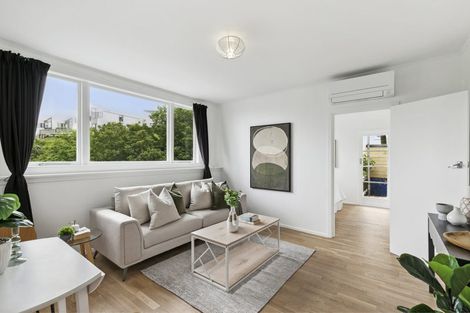 Photo of property in 2/8 Mataroa Avenue, Northland, Wellington, 6012