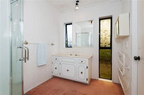 Photo of property in 2/7 Benygloe Place, Highland Park, Auckland, 2010