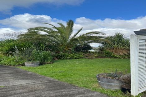 Photo of property in 24 Randwick Place, Randwick Park, Auckland, 2105