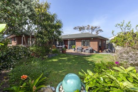 Photo of property in 5 Kotuku Drive, Paraparaumu Beach, Paraparaumu, 5032