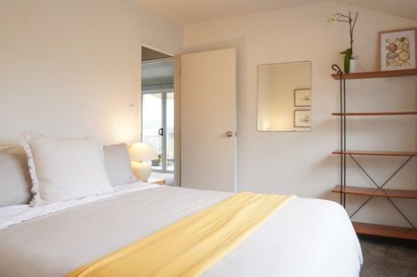 Photo of property in 49a Onewa Road, Northcote, Auckland, 0627