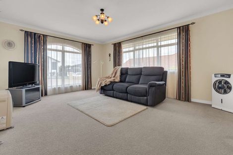 Photo of property in 82 Rototuna Road, Rototuna, Hamilton, 3210