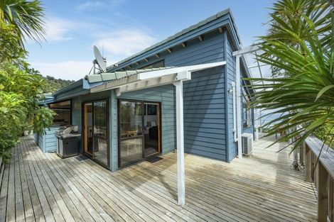 Photo of property in 109 Seaview Road, Piha, 0772