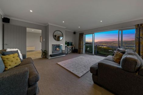 Photo of property in 34 Arahiwi Grove, Tirohanga, Lower Hutt, 5010