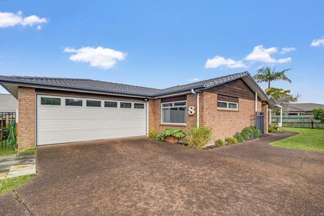 Photo of property in 8 Chalmers Close, Orewa, 0931