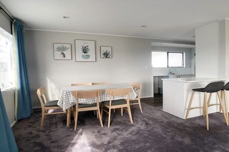 Photo of property in 2/3 Sevilla Place, Unsworth Heights, Auckland, 0632