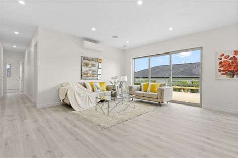 Photo of property in 11 Captain Rings Drive, Papakura, 2110