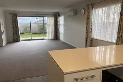 Photo of property in 37 Mettam Drive, Swanson, Auckland, 0614