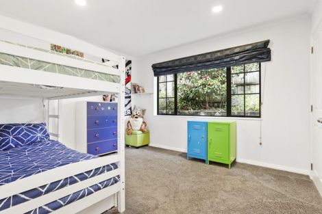 Photo of property in 29 Almond Grove, Greenhithe, Auckland, 0632