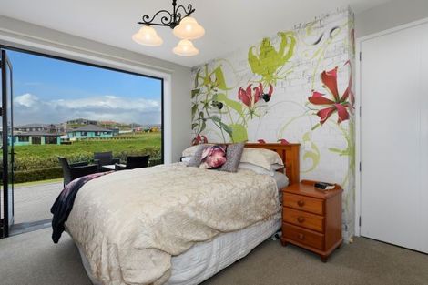 Photo of property in 14 Vantage Place, Omokoroa, 3114