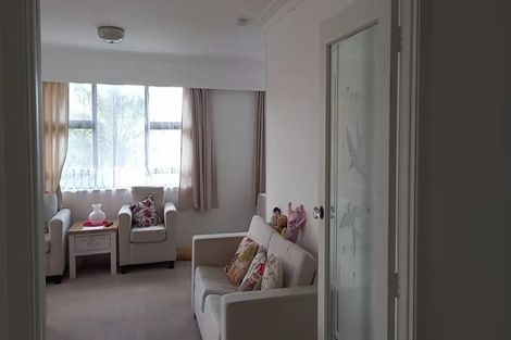 Photo of property in 10 Graham Avenue, Te Atatu Peninsula, Auckland, 0610