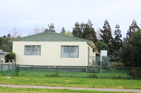 Photo of property in 1/135 Awaroa Road, Helensville, 0800