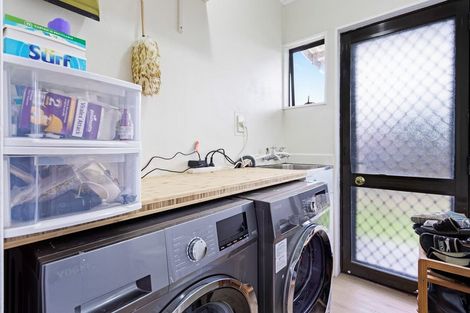 Photo of property in 2/35 Rollerson Street, Papakura, 2110