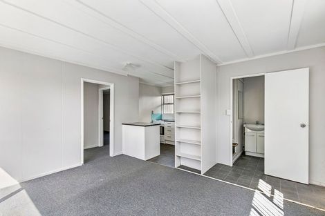 Photo of property in 28 Sabulite Road, Kelston, Auckland, 0602