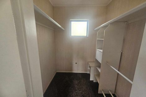 Photo of property in 3 Bayswater Place, Newlands, Wellington, 6037