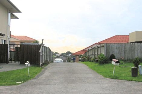 Photo of property in 8 Macadamia Close, Goodwood Heights, Auckland, 2105