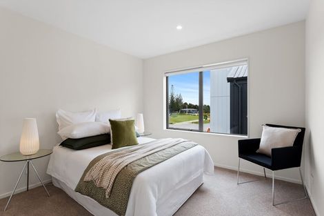 Photo of property in 2 Port Way, Rosehill, Papakura, 2113