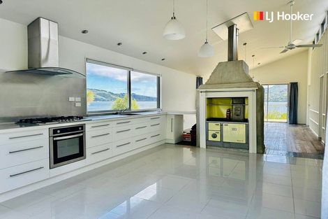 Photo of property in 6 Bewley Avenue, Macandrew Bay, Dunedin, 9014