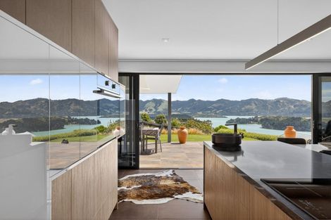 Photo of property in 106 Bayview Road, Charteris Bay, Lyttelton, 8971