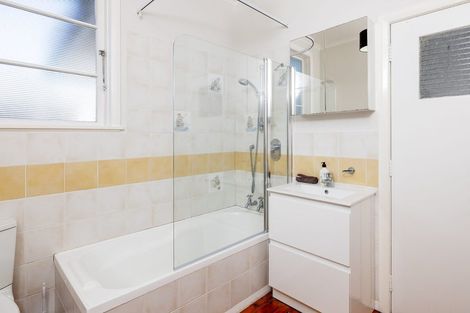 Photo of property in 28 Oxford Street, Martinborough, 5711