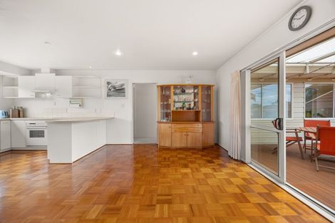 Photo of property in 16 Harbour Lights Close, West Harbour, Auckland, 0618