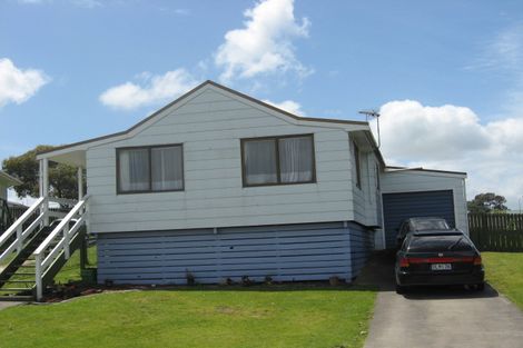 Photo of property in 11 Hanford Place, Clendon Park, Auckland, 2103