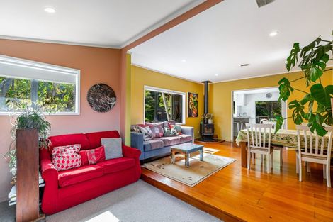 Photo of property in 47 Constable Road, Muriwai, Waimauku, 0881