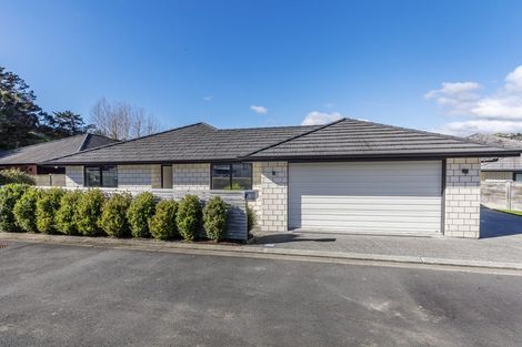 Photo of property in 6 Mooring Close, Whitby, Porirua, 5024