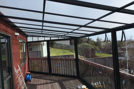 Photo of property in 1/21 Jumento Place, Unsworth Heights, Auckland, 0632